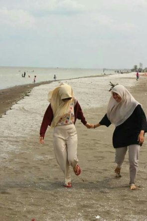 pantai pelangi karawang