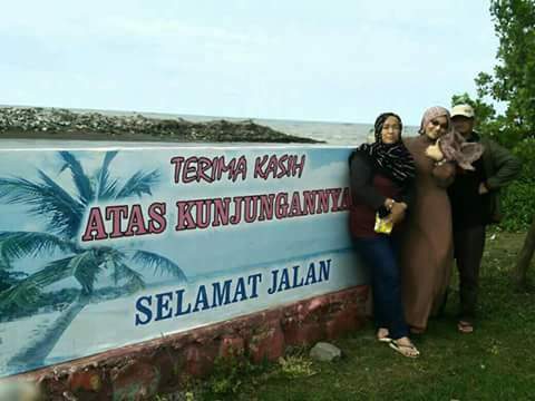 pantai pelangi karawang